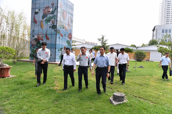 保定市政协主席李俊岭到918博天堂集团实地视察